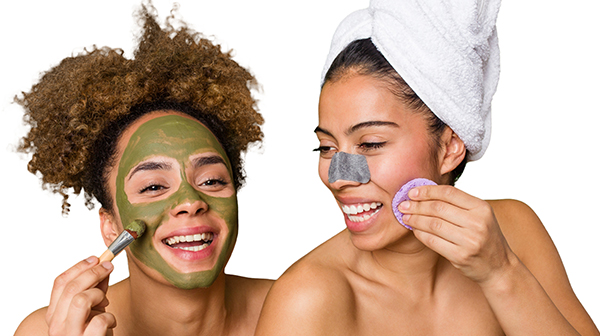 Routine essenziale o stratificazione cosmetica? Due trend a confronto (spoiler: coesistono)